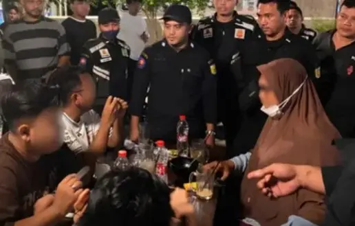 Pria Berpakaian Muslimah Diamankan Satpol PP-WH di Warkop Banda Aceh, Jalani Pemeriksaan dan Pembinaan