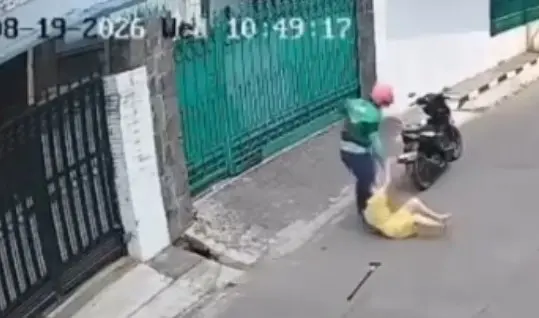 Nenek 70 Tahun Dijambret hingga Terseret, Aksi Pelaku Terekam CCTV